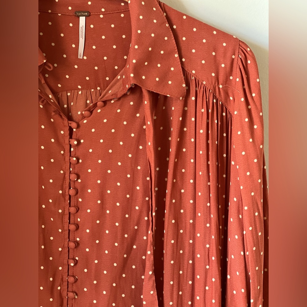 Free People Blouse!! Flowy and Cute!